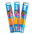 Oral-B fogkefe - ClassicCare, közepes 1db 